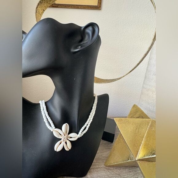 White Shell Beaded Necklace N894 - Picture 4 of 4